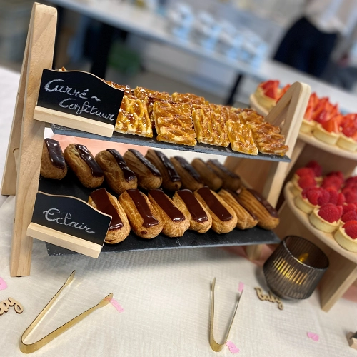 Een ambachtelijk dessertbuffet van Kjenta Patisserie & Chocolaterie.