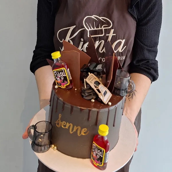 Een themataart, helemaal op maat gemaakt door Kjenta Patisserie en chocolaterie.